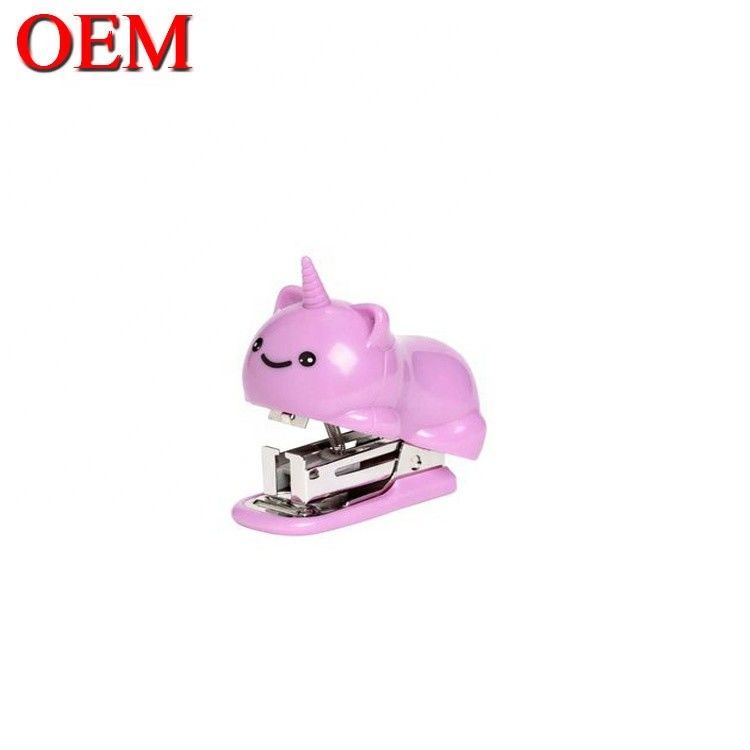พลาสติกเป็ดรูปการ์ตูน สํานักงาน Stapler OEM พลาสติกสัตว์ Toy โรงเรียน Stapler สําหรับนักเรียน