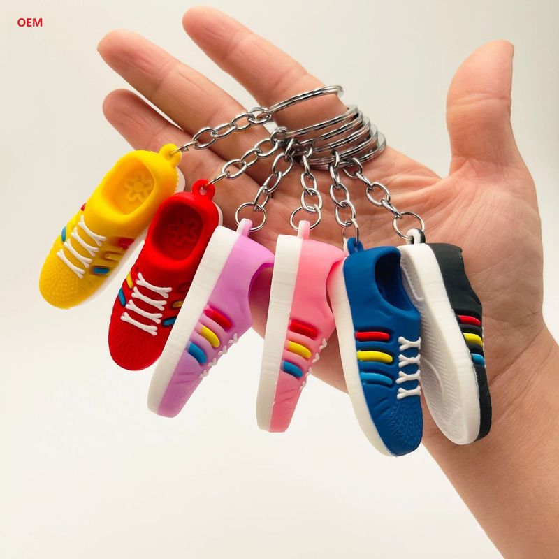 3D รองเท้าขนาดเล็ก Keychain ตัวอักษร Keychain กับโลหะ Key Ring Custom Plasitc รูปภาพ Keychain