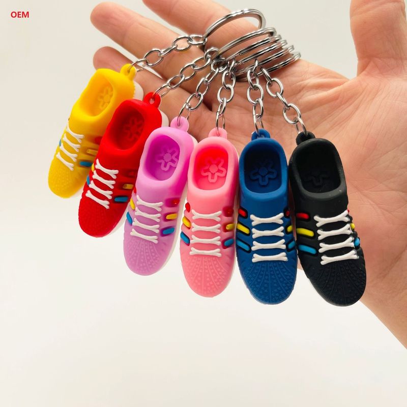 3D รองเท้าขนาดเล็ก Keychain ตัวอักษร Keychain กับโลหะ Key Ring Custom Plasitc รูปภาพ Keychain